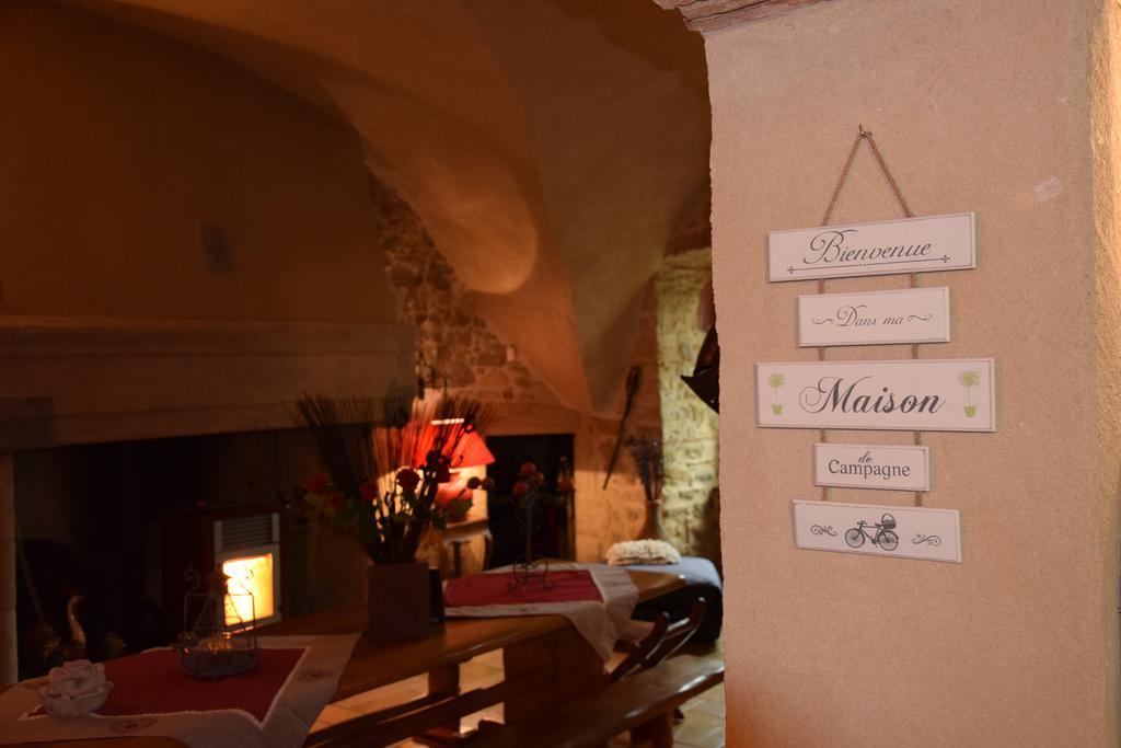 Chateau Des Aiguilles Saint-Rémy-de-Chargnat Kültér fotó