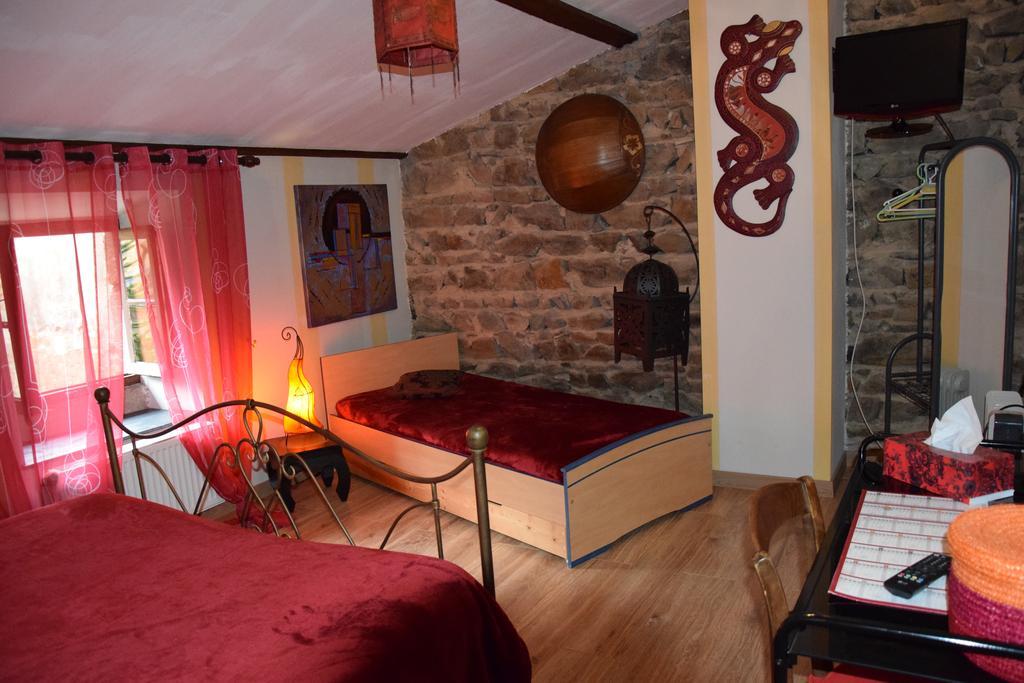 Chateau Des Aiguilles Saint-Rémy-de-Chargnat Szoba fotó