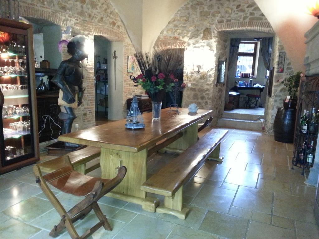 Chateau Des Aiguilles Saint-Rémy-de-Chargnat Kültér fotó